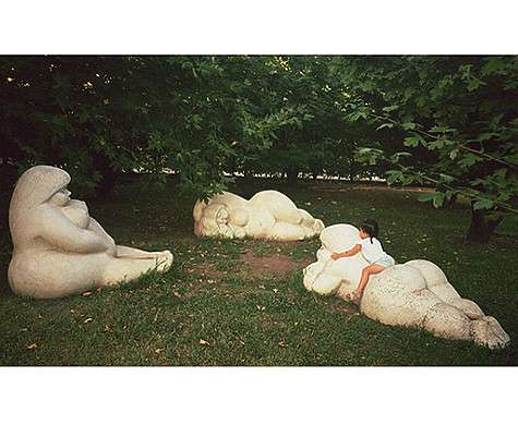 Карина Кокс утверждает, что по комплекции приближается к этим скульптурам. Фото: Instagram.com/kartikidd.