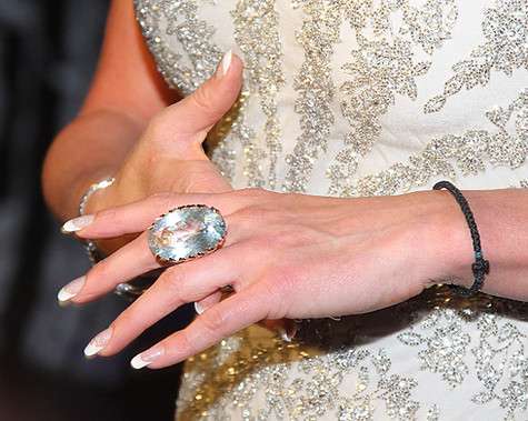 Плетенный браслет Волочковой подарила монахиня. Фото: Лилия Шарловская.