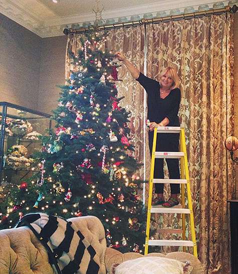 Праздничную елку Хайди Клум наряжала ее мама. Фото: Instagram.com.