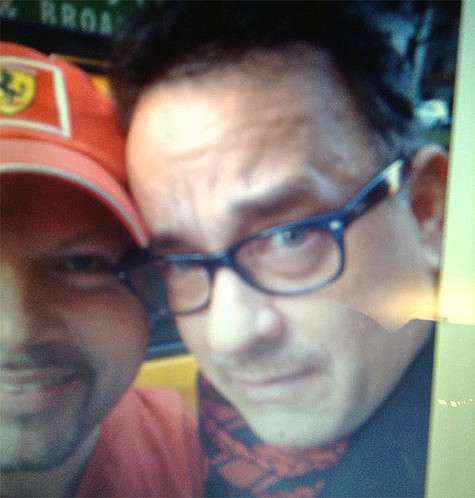 После поездки Том Хэнкс сфотографировался с новым приятелем. Фото: Facebook.com/Mr.Ferrariinyc. После поездки Том Хэнкс сфотографировался с новым приятелем. Фото: Facebook.com/Mr.Ferrariinyc.