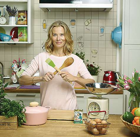 Юлия советует легко относиться к неудачам в кулинарно-бытовой сфере. По ее мнению, пригоревший пирог — это не катастрофа вселенского масштаба. Фото: материалы пресс-служб. Юлия советует легко относиться к неудачам в кулинарно-бытовой сфере. По ее мнению, пригоревший пирог — это не катастрофа вселенского масштаба. Фото: материалы пресс-служб.