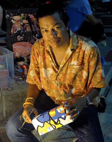 Многие вещи на этом “рынке для своих” продают сами же авторы.