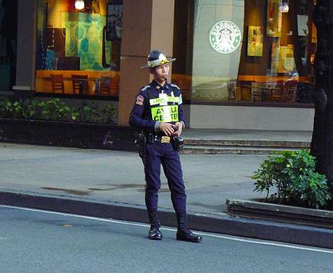 Бродить по улицам филиппинской столицы, как оказалось, вполне безопасно: полицейские здесь – на каждом углу.