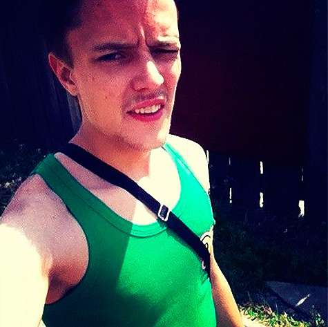 21-летний Сергей Зверев-младший сейчас похож на обычного парня из глубинки, а не гламурного мальчика из телевизора. Фото: Vk.com.