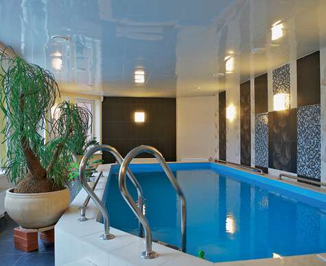 Бассейн пользуется популярностью у всех членов семьи. Фото: Сергей Козловский.