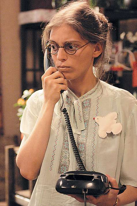 Роль дурнушки Кати Пушкаревой в «Не родись красивой» стала отправной точкой в будущей карьере актрисы. Кадр из сериала.