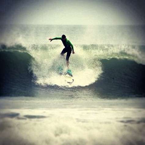 На съемках второй части фильма «Духless» Даниле Козловскому пришлось осваивать серфинг. Фото: Instagram.com/sergeiminaev.