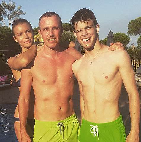 Евгения Храповицкая и Игорь Верник с сыном на отдыхе в Испании. Фото: instagram.com/ivernik.