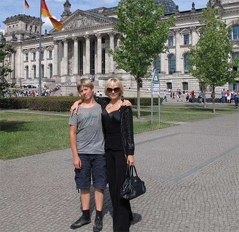 Валерия с сыном. Фото: официальный сайт певицы. Валерия с сыном. Фото: официальный сайт певицы.