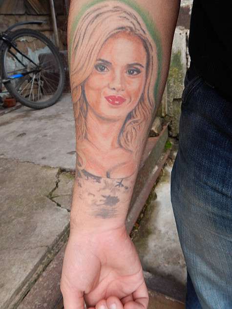 Татуировка с портретом Анны Семенович. Фото: материалы пресс-служб.