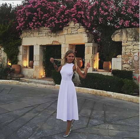 ritadakota: «Это волшебное платье, в котором я была и на девичнике , и на втором дне свадьбы. Я все еще невеста». Фото: социальные сети