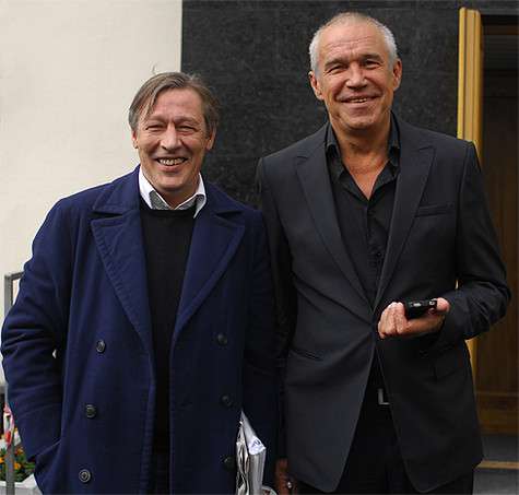 Михаил Ефремов и Сергей Гармаш на сборе труппы театра Современник. Фото: Сергей Николаев.