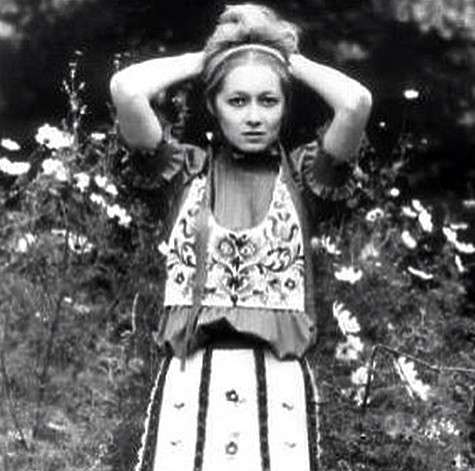 Поклонники Михалковой отметили, что ей очень хорошо без бантика на голове. Фото: Instagram.com.