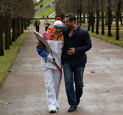 Появление Ивана в Петергофе стало для Волочковой приятным сюрпризом. Фото: материалы пресс-служб.