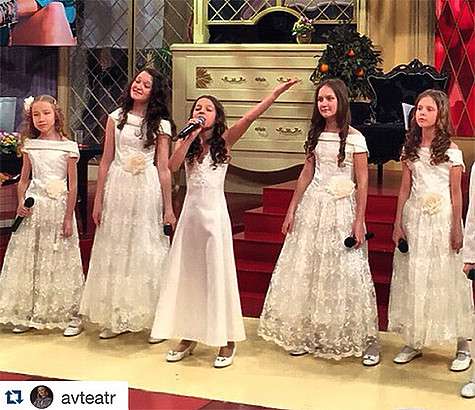 Ариадна Волочкова является солисткой детского коллектива «Домисолька». Фото: Instagram.com/volochkova_art.