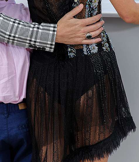 На фотоколле Каннского кинофестиваля кружевная юбка Натали Портман абсолютно не скрывала ее нижнего белья. Фото: Rex Features/Fotodom.ru.