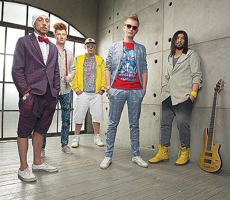 По «легенде», группа USB, в которой у Сергея Гореликова псевдоним Турбо, запрещена на российском ТВ, но ее клипы регулярно показывают в Comedy Club. Фото: материалы пресс-служб.