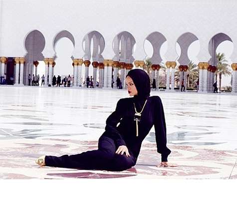 Рианна в мечети. Фото: Instagram.com.