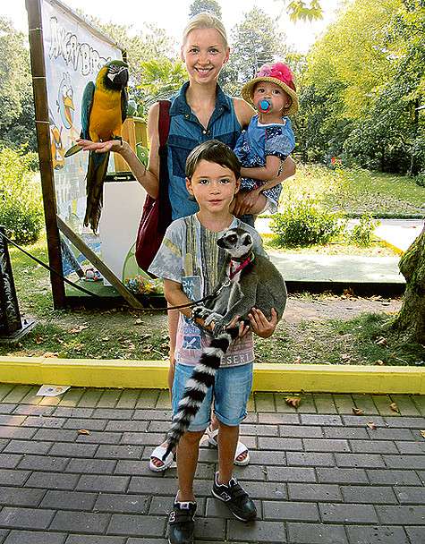 Балерина Наталья Сомова родила Максиму сына Артема и дочку Ульяну, но пока они так и не могут выкроить время для похода в загс. Фото: личный архив Максима Маринина и Натальи Сомовой.