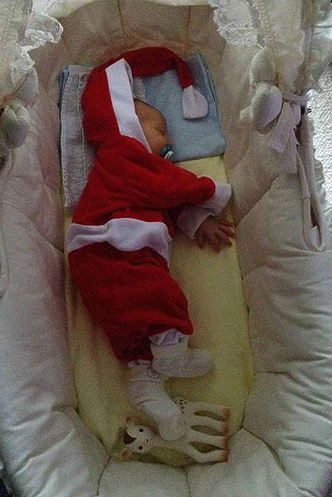 Первый снимок новорожденного сына Василисы Володиной. Мальчика назвали Вячеславом. Фото: Facebook.com.