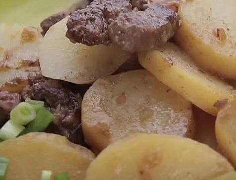 Жаркое из говядины с картофелем. Фото: материалы пресс-служб. Жаркое из говядины с картофелем. Фото: материалы пресс-служб.