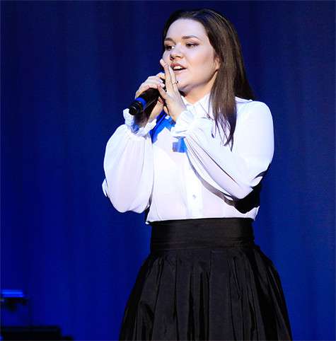 За последние полгода Дина заметно похудела. Но на вопросы о диетах отвечает, что никакой не придерживается, а просто много работает. Фото: Наталья Мущинкина.