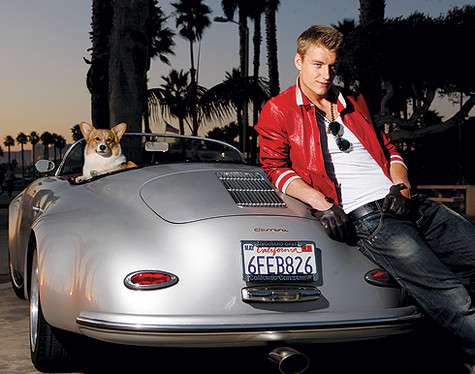 В новом видео Алексея Воробьева на песню «Пожалуйста, будь послабее» есть виды Лос-Анджелеса, быстрые машины и драматичная история любви. Фото: материалы пресс-служб.