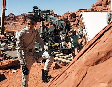 Джейден увлекается бегом и плаванием, поэтому спортивная подготовка позволила молодому актеру самостоятельно выполнить некоторые трюки на съемках фильма «После нашей эры». Фото: материалы пресс-служб. 