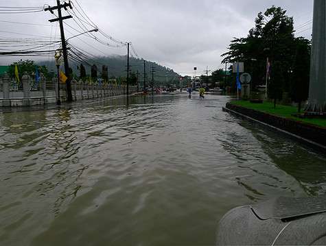 ...А проехать по некоторым улицам оказалось и вовсе невозможным.