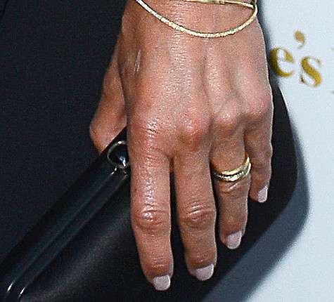 Дженнифер Энистон появилась на премьере своего нового фильма с обручальным кольцом. Фото: Rex Features/Fotodom.ru.