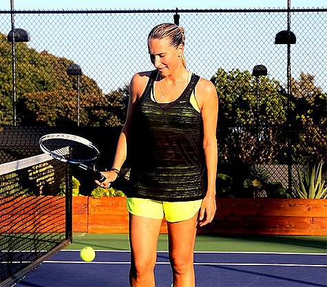 Мария Кравцова активно занимается теннисом и йогой. А в Америке звезда увлеклась еще и катанием на доске с веслом. Фото: Instagram.com/marikakravtsova.