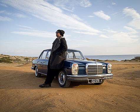 Дольше всего проходили поиски автомобиля в ретро-стиле. Из множества машин остановили выбор на стильном «Mercedes». Фото: материалы пресс-служб.