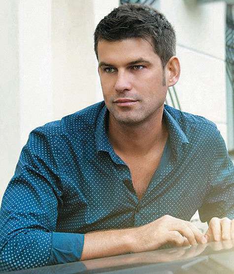 Денис Скакунов, ведущий стилист бренда Aloxxi. Фото: Маргарита Давченко.