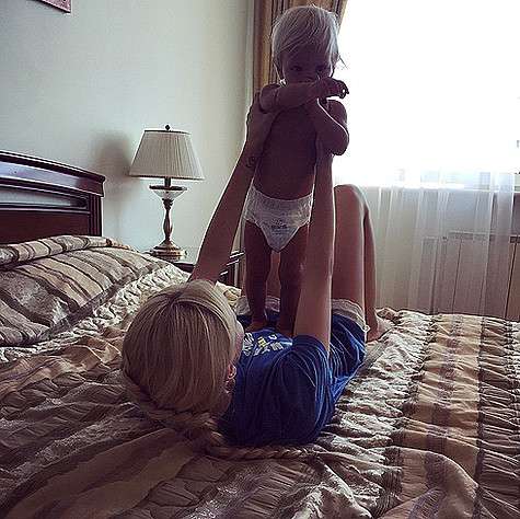 Алена Шишкова и маленькая Алиса вернулись домой. Фото: Instagram.com/Instagram.com/missalena92.