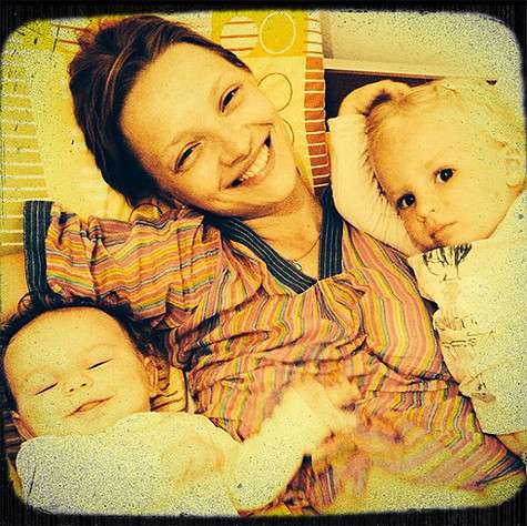 Екатерина Вилкова с сыном и дочкой. Фото: Instagram.com/kavilochka.