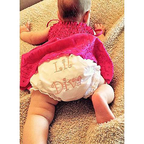 Первый снимок дочери Кристины Агилеры Саммер Рэйн. Фото: Twitter.com/@xtina.