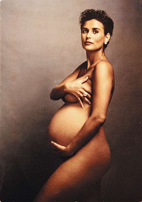 Это фото беременной Деми Мур украсило обложку журнала Vanity Fair.