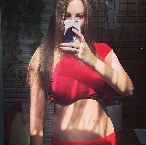Полина Диброва удивила плоским животом. Фото: Instagram.com/polinadibrova.