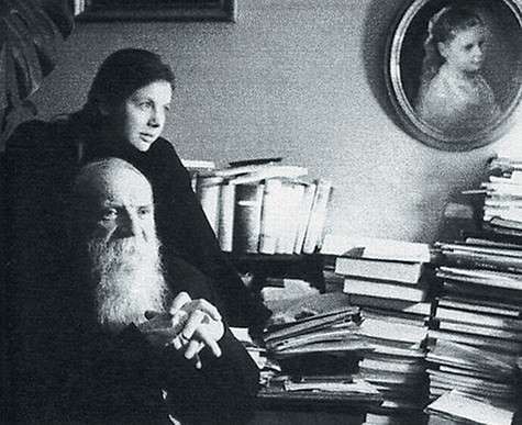 Фекла Толстая с отцом, Никитой Ильичом Толстым. Фото: личный архив.