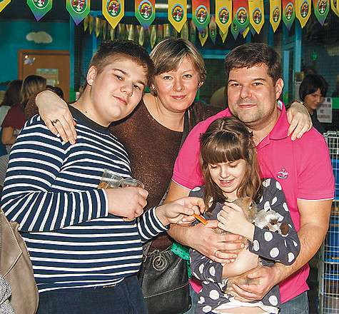 Сергей Бабаев с семьей. Фото: материалы пресс-служб.