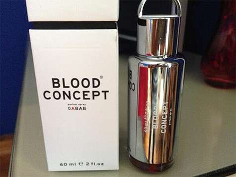 Смеховой подарили уникальные духи, соответствующие ее группе крови. Фото: Twitter.com.