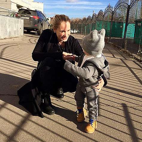 Мария Кравцова с сыном Акимом. Фото: Instagram.com/marikakravtsova.