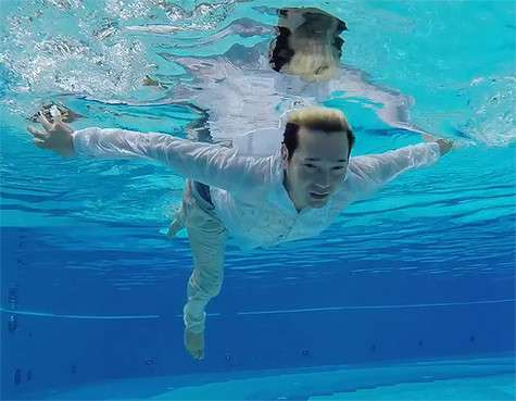 Самыми романтичными моментами клипа стали сцены в сочинском дельфинарии. Фото: материалы пресс-служб.