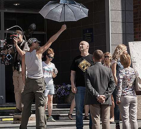 В сериале «Последний мент» Гоша Куценко сыграл капитана милиции Алексея Дивова, который приходит в себя после двадцати лет пребывания в коме. Фото: материалы пресс-служб.