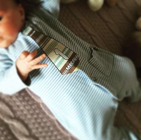 Личика младшего Илюши Диброва не видно, но зато его мама рассказала, что малыш вырос на 5 сантиметров. Фото: Instagram.com/polinadibrova.