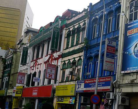 В Куала-Лумпуре нам понравились и шумные улочки старого города.