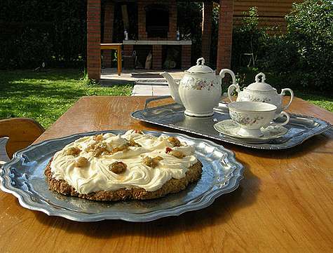 Овсяный торт с ванильно-крыжовенным кремом можно назвать десертом для здорового питания. Фото автора.