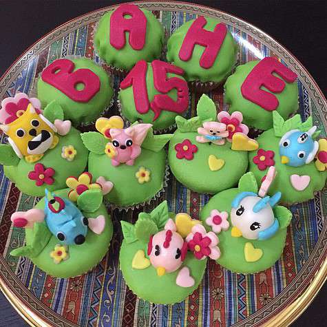 Мария Кожевникова заказала на день рождения торт в виде пирожных. Фото: социальные сети