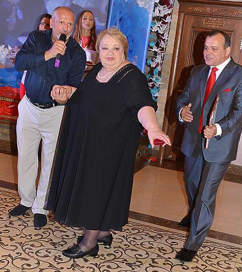 Несмотря на все проблемы, Наталье Крачковской удается вести довольно насыщенную жизнь.