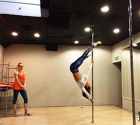 Алена Водонаева занялась pole dance год назад и достигла впечатляющих результатов. Фото: Instagram.com/alenavodonaeva.